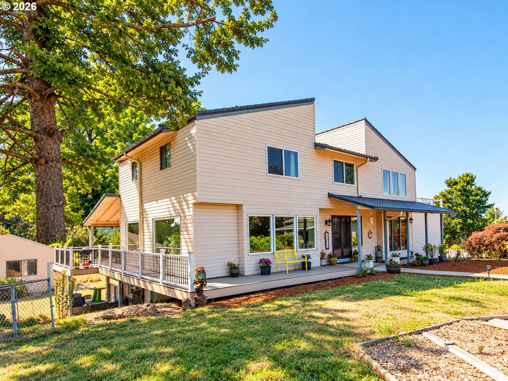 18191 S HOLLY Ln, Oregon City, OR 97045