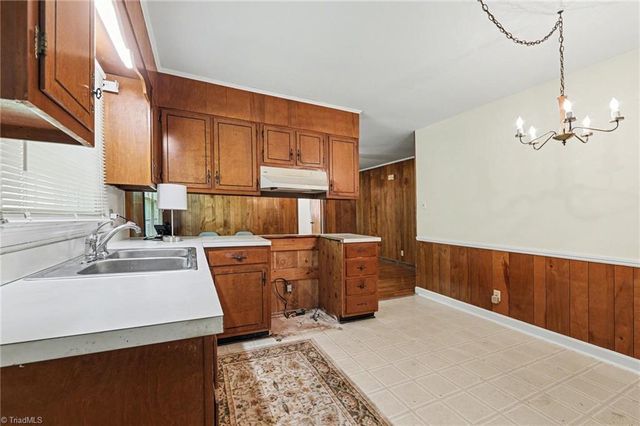 3621 Sawyer Drive, Winston-salem, NC 27105
