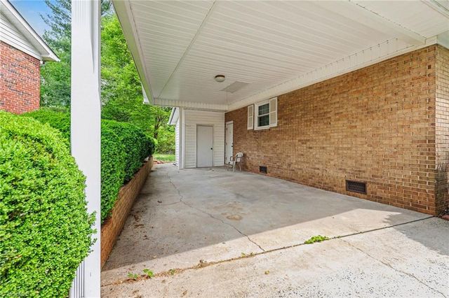 3621 Sawyer Drive, Winston-salem, NC 27105