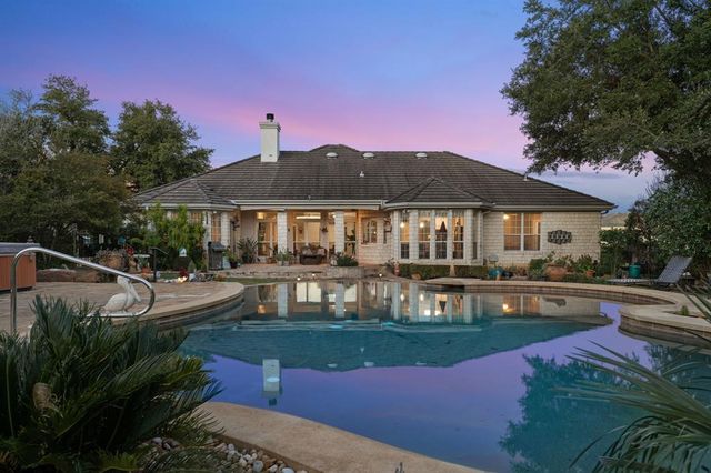 932 Vanguard ST, Lakeway, TX 78734
