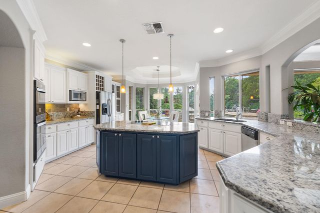 932 Vanguard ST, Lakeway, TX 78734