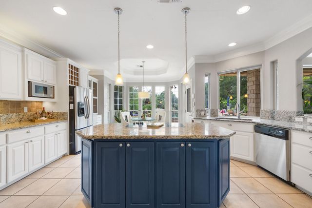 932 Vanguard ST, Lakeway, TX 78734