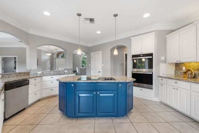 932 Vanguard ST, Lakeway, TX 78734