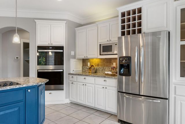932 Vanguard ST, Lakeway, TX 78734