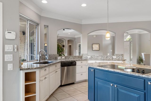 932 Vanguard ST, Lakeway, TX 78734
