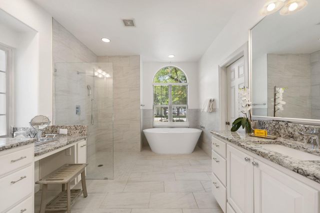 932 Vanguard ST, Lakeway, TX 78734