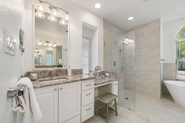 932 Vanguard ST, Lakeway, TX 78734