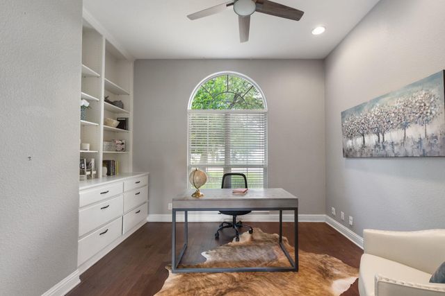 932 Vanguard ST, Lakeway, TX 78734