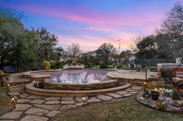 932 Vanguard ST, Lakeway, TX 78734
