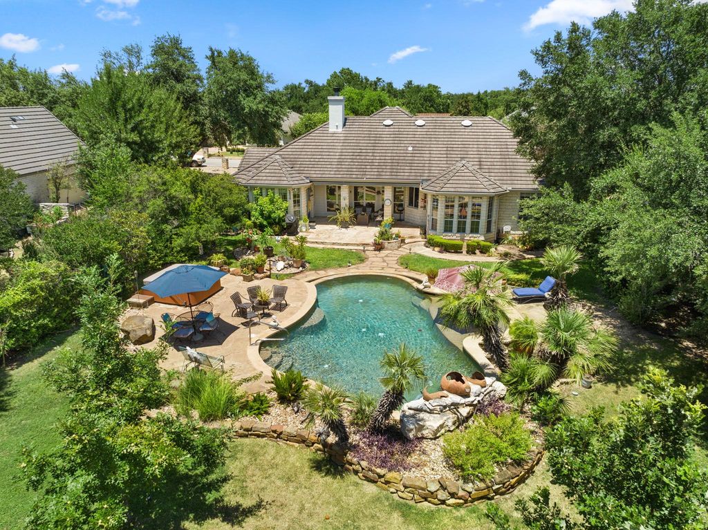 932 Vanguard ST, Lakeway, TX 78734