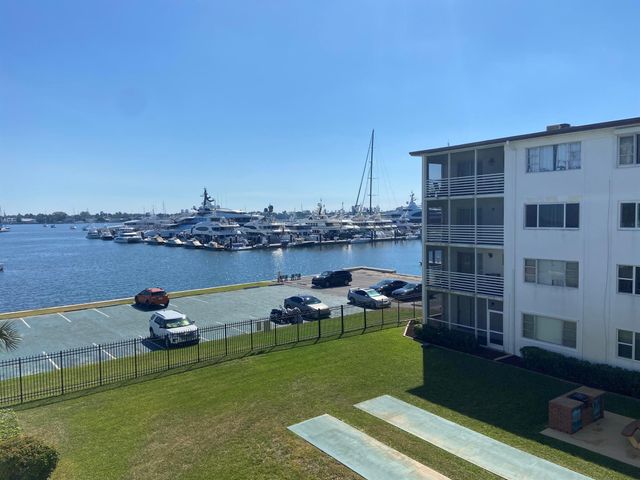 4500 N Flagler Drive B16, West Palm Beach, FL 33407