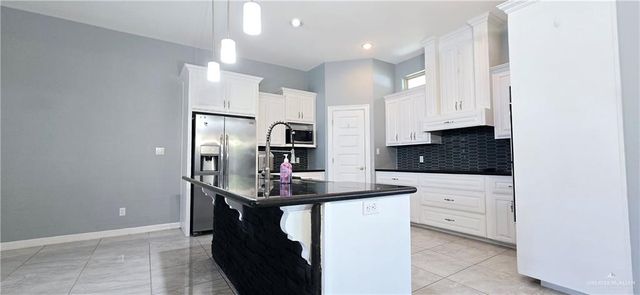 806 W Seminole Avenue, Pharr, TX 78577