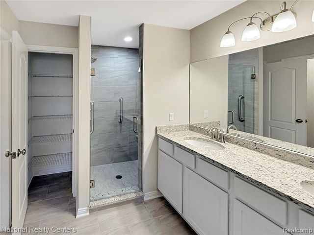 360 Devonshire Drive 32, Lapeer, MI 48446