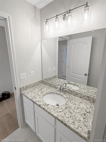 360 Devonshire Drive 32, Lapeer, MI 48446