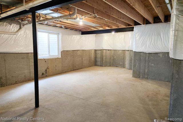 360 Devonshire Drive 32, Lapeer, MI 48446