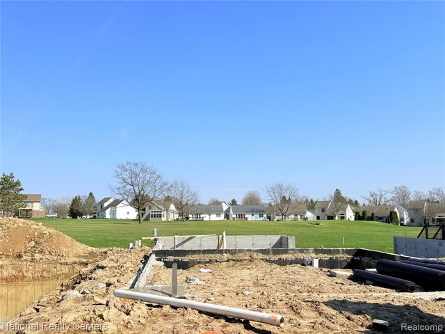 360 Devonshire Drive 32, Lapeer, MI 48446
