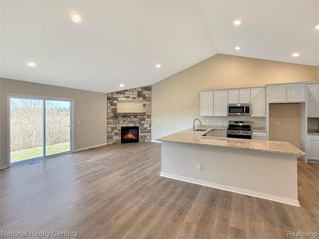 360 Devonshire Drive 32, Lapeer, MI 48446