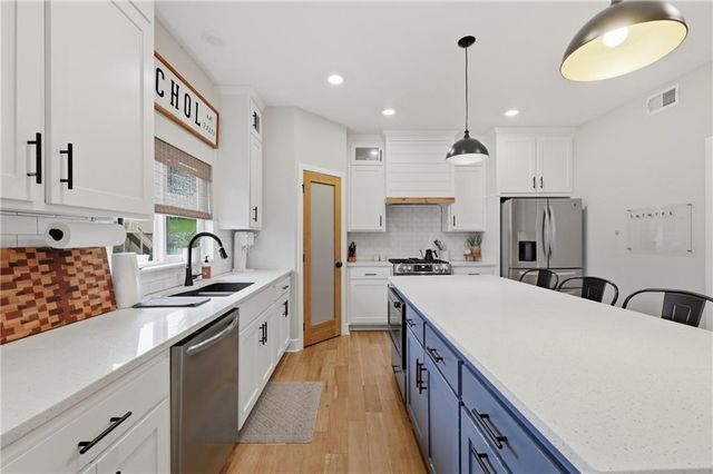 1313 NW Brentwood Drive, Grain Valley, MO 64029