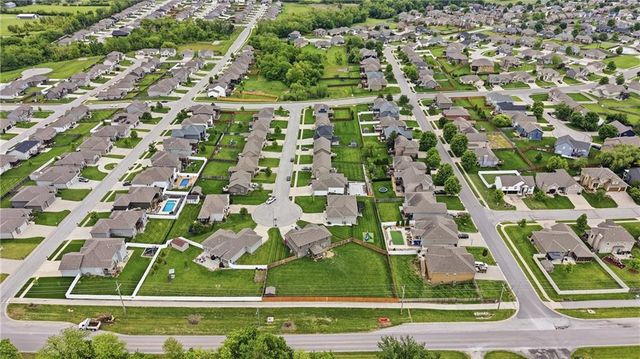 1313 NW Brentwood Drive, Grain Valley, MO 64029