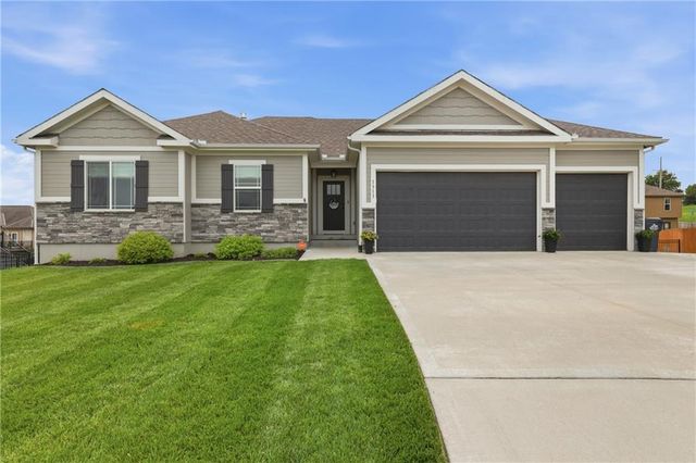 1313 NW Brentwood Drive, Grain Valley, MO 64029