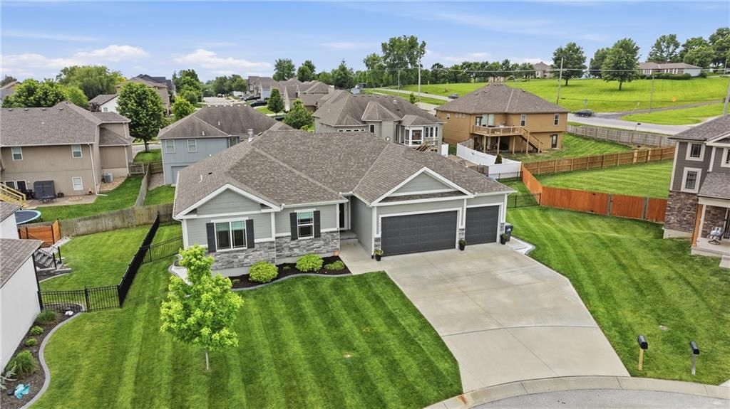 1313 NW Brentwood Drive, Grain Valley, MO 64029