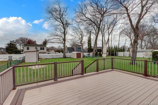 50 Independence Avenue, Babylon, NY 11702