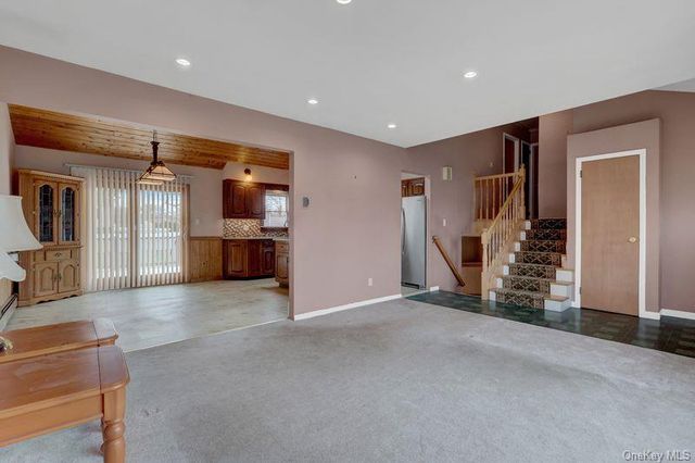 50 Independence Avenue, Babylon, NY 11702