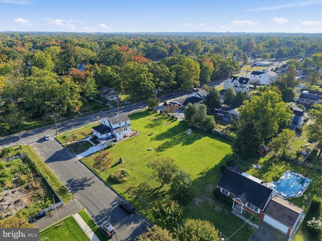 222 N BERLIN RD, Lindenwold, NJ 08021