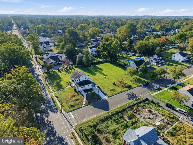 222 N BERLIN RD, Lindenwold, NJ 08021