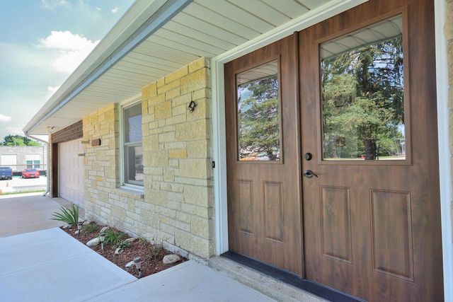 7100 N Parkview DRIVE, Lannon, WI 53046
