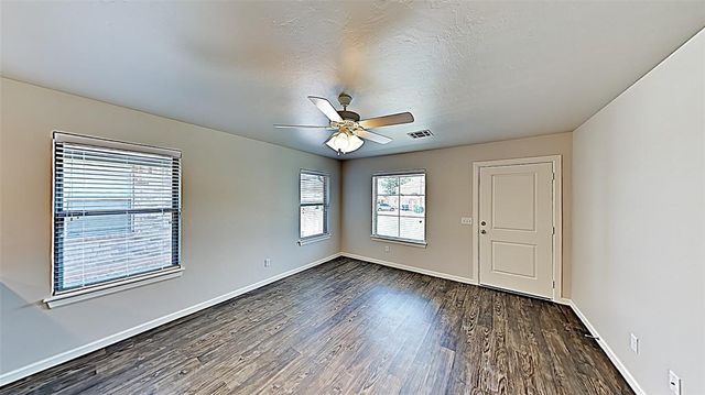 11521 Keystone Circle, Oklahoma City, OK 73114