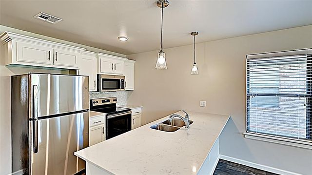 11521 Keystone Circle, Oklahoma City, OK 73114