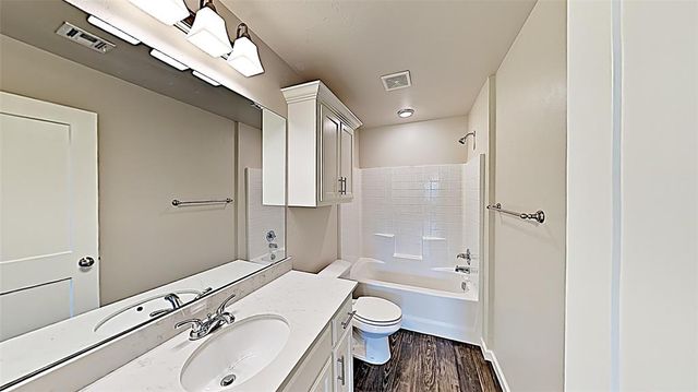 11521 Keystone Circle, Oklahoma City, OK 73114