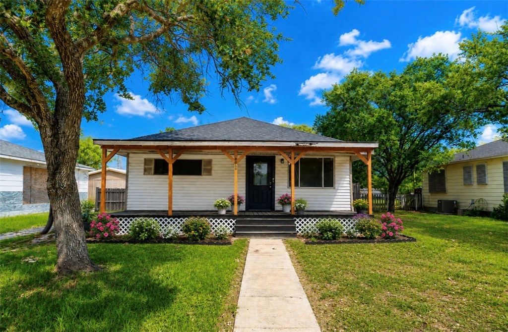 633 Tutt Ave, Taft, TX 78390 — exterior
