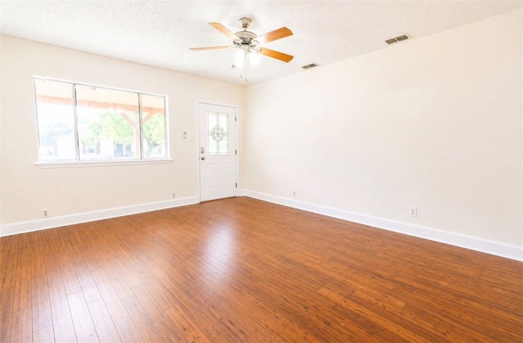 633 Tutt Ave, Taft, TX 78390 — photo 4