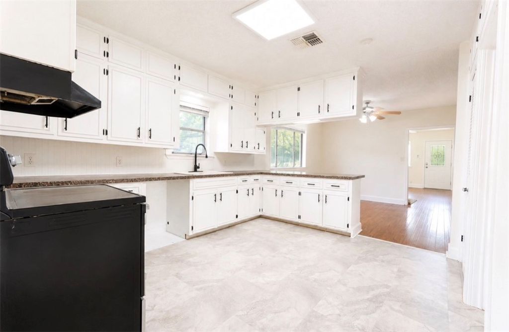633 Tutt Ave, Taft, TX 78390 — photo 5