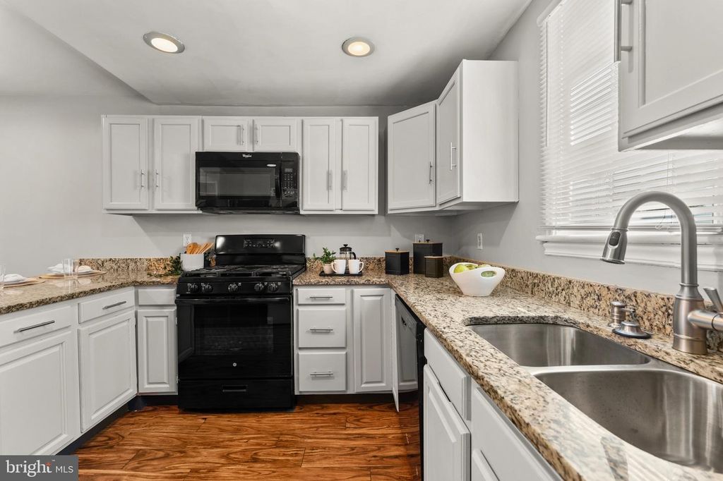 Image 10 of property listing at 5615 QUEENS CHAPEL RD, Hyattsville, MD 20782