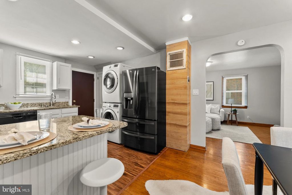 Image 13 of property listing at 5615 QUEENS CHAPEL RD, Hyattsville, MD 20782