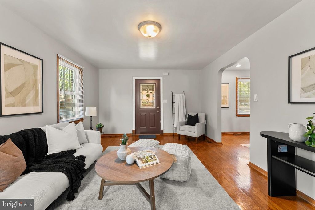 Image 25 of property listing at 5615 QUEENS CHAPEL RD, Hyattsville, MD 20782