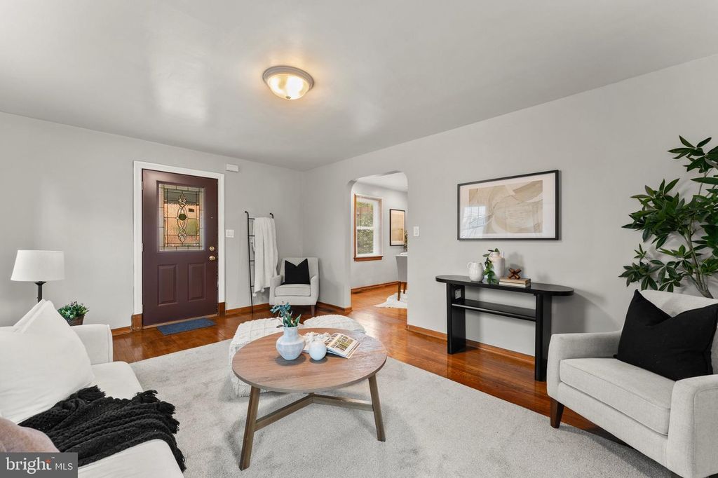 Image 26 of property listing at 5615 QUEENS CHAPEL RD, Hyattsville, MD 20782