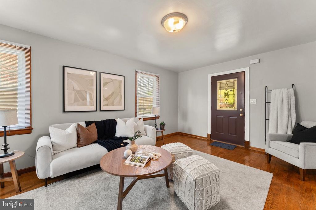 Image 28 of property listing at 5615 QUEENS CHAPEL RD, Hyattsville, MD 20782