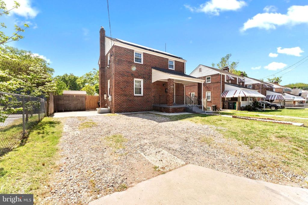 Image 3 of property listing at 5615 QUEENS CHAPEL RD, Hyattsville, MD 20782