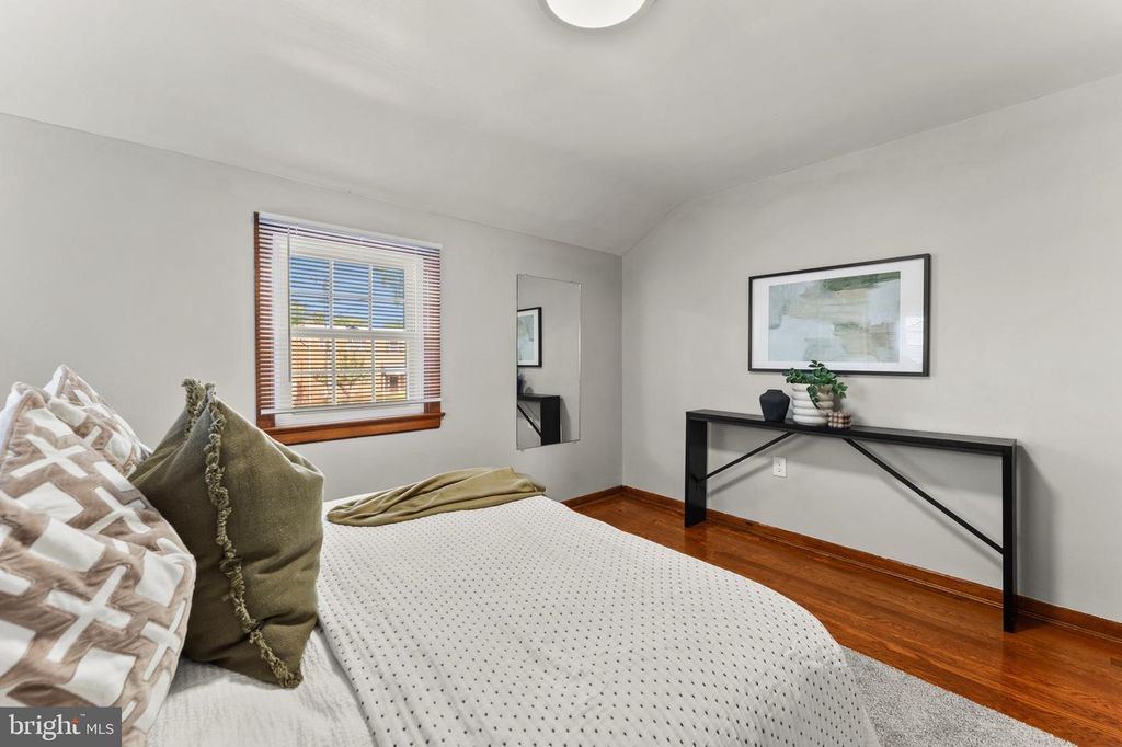 Image 33 of property listing at 5615 QUEENS CHAPEL RD, Hyattsville, MD 20782