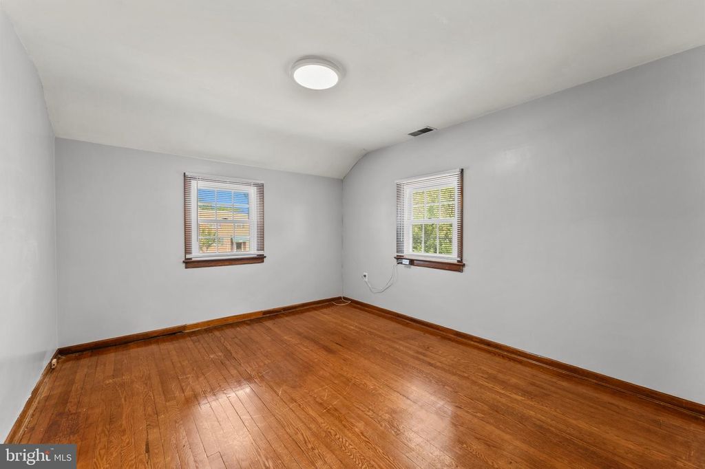 Image 34 of property listing at 5615 QUEENS CHAPEL RD, Hyattsville, MD 20782