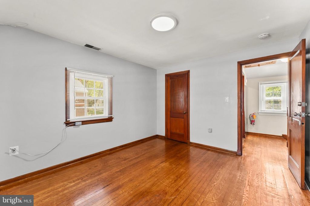 Image 35 of property listing at 5615 QUEENS CHAPEL RD, Hyattsville, MD 20782