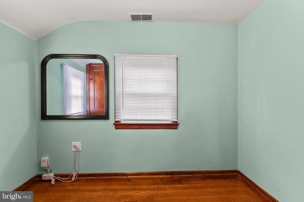 Image 36 of property listing at 5615 QUEENS CHAPEL RD, Hyattsville, MD 20782