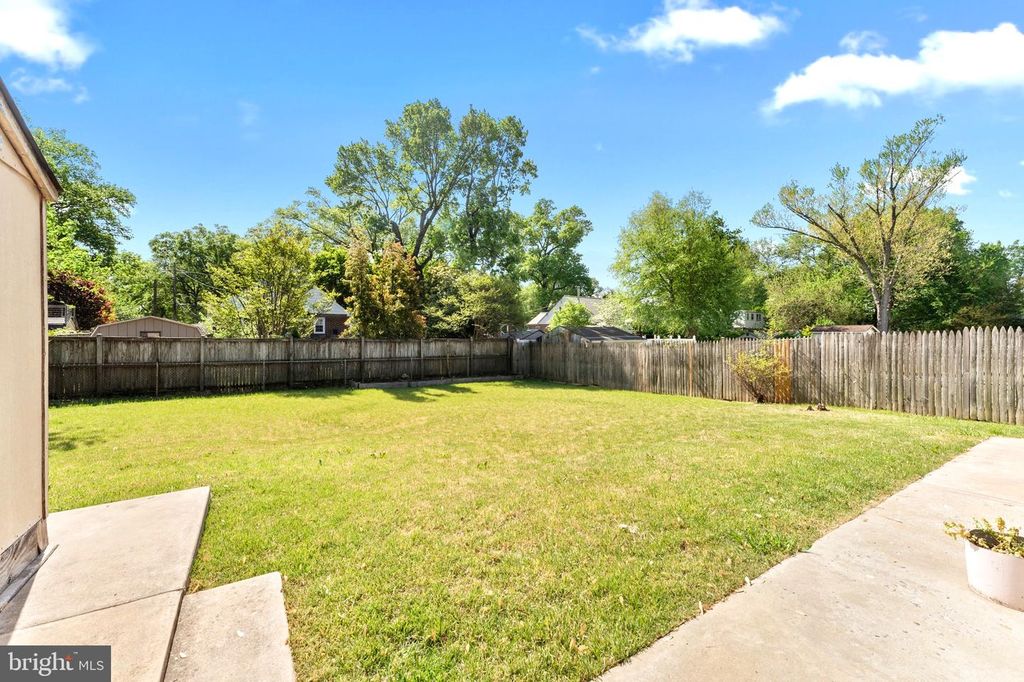 Image 4 of property listing at 5615 QUEENS CHAPEL RD, Hyattsville, MD 20782