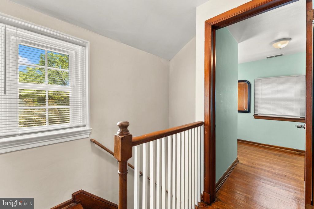 Image 41 of property listing at 5615 QUEENS CHAPEL RD, Hyattsville, MD 20782