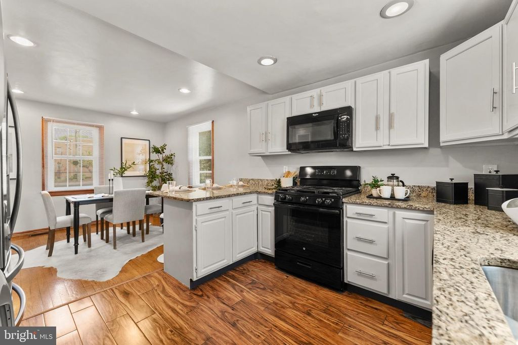 Image 9 of property listing at 5615 QUEENS CHAPEL RD, Hyattsville, MD 20782