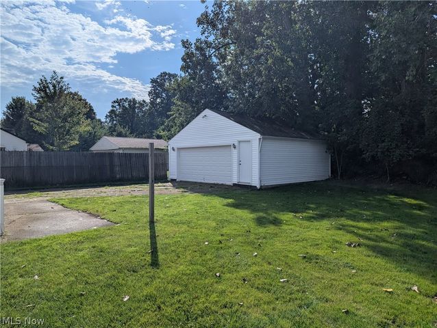 7502 Goldenrod Drive, Mentor On The Lake, OH 44060